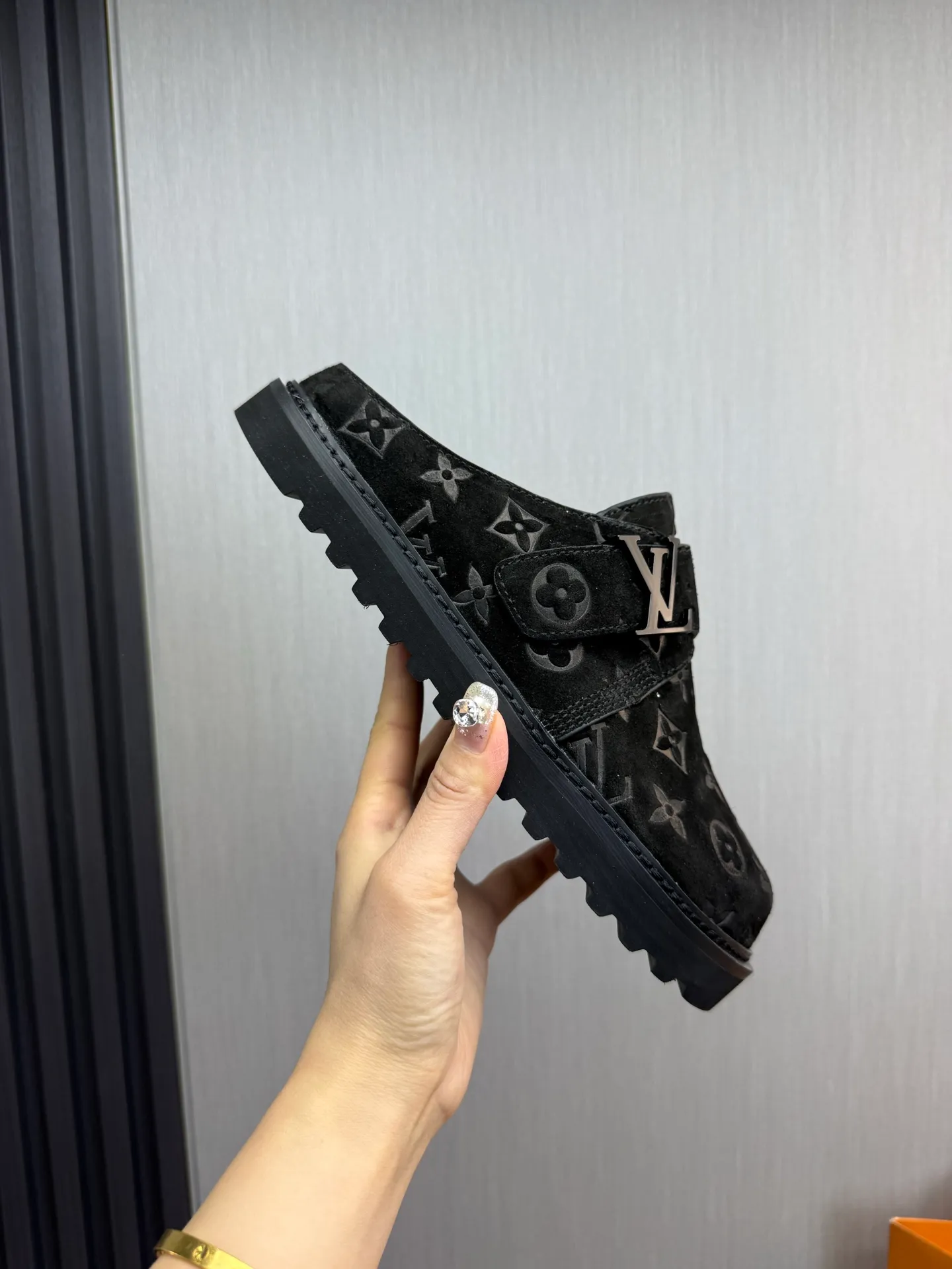 Men's men's shoes 460💰 Lv. Popular couple slippers hot sale🩷💚 🩴Official website one to one production 35-45 sizes 45 46 🉑️Customized!